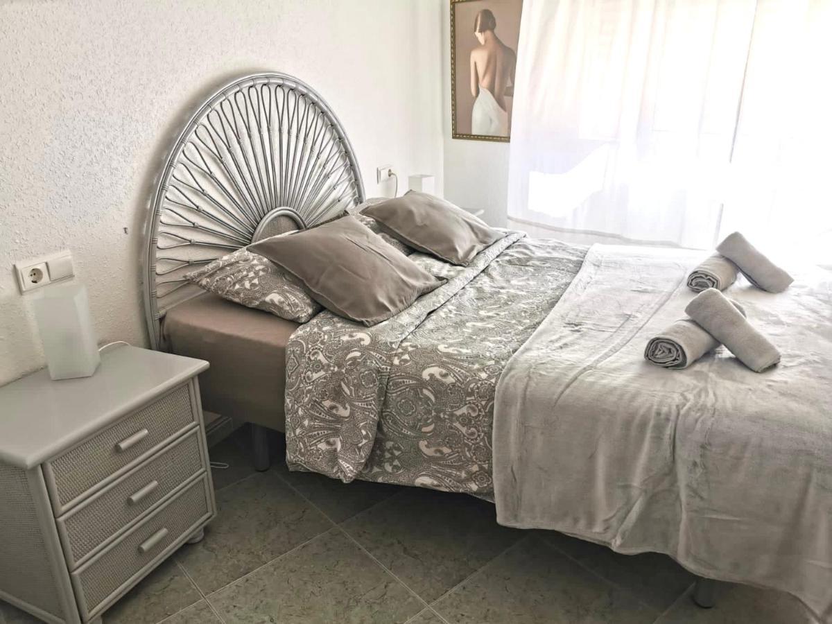 Apartamento Maria Los Locos ตอร์เรเวียคา ภายนอก รูปภาพ